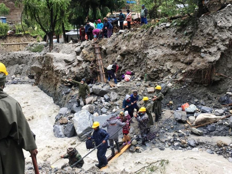 लमजुङको पहिरोले सकस बन्याे मनाङ यात्रा
